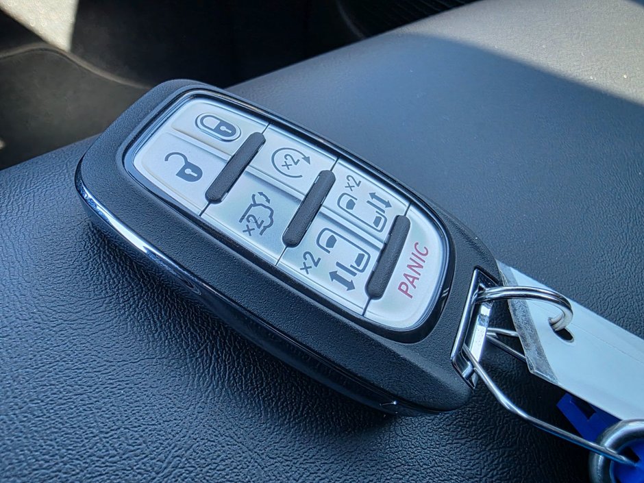 Chrysler PACIFICA SELECT AWD 2026