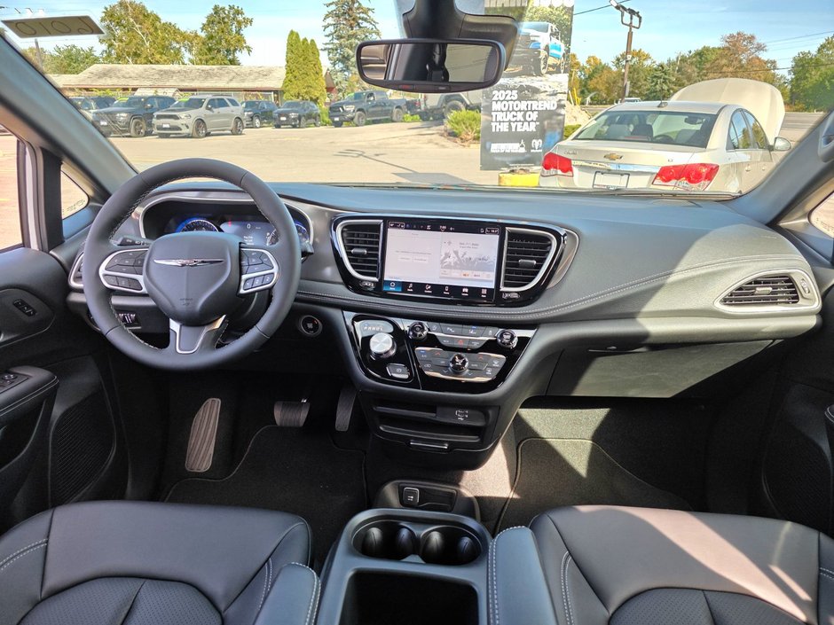 Chrysler PACIFICA SELECT AWD 2026