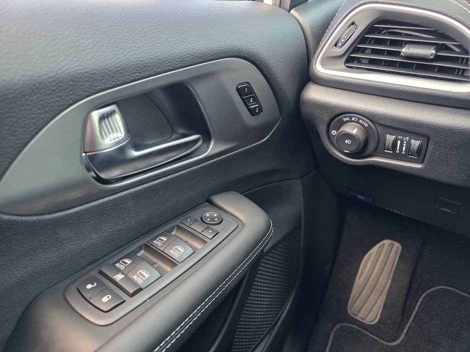 Chrysler PACIFICA SELECT AWD 2026