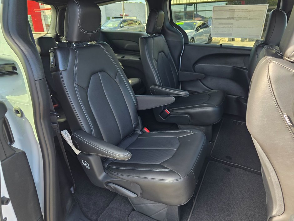 Chrysler PACIFICA SELECT AWD 2026