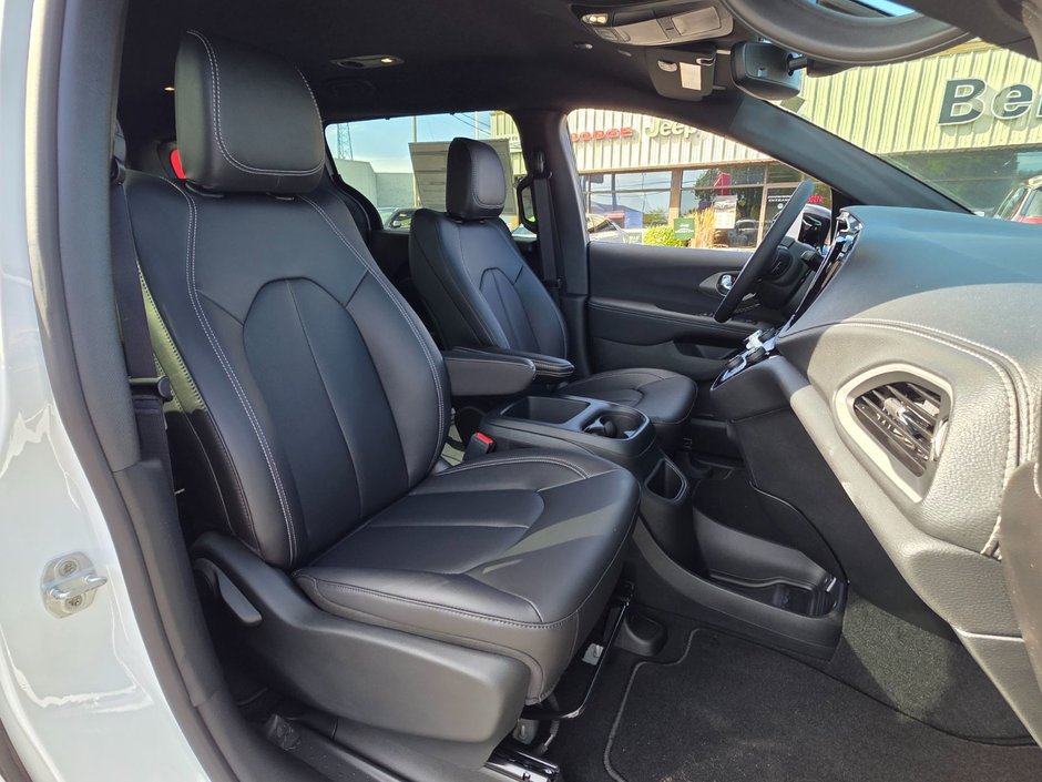 Chrysler PACIFICA SELECT AWD 2026