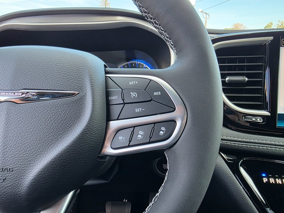 Chrysler PACIFICA SELECT AWD 2026