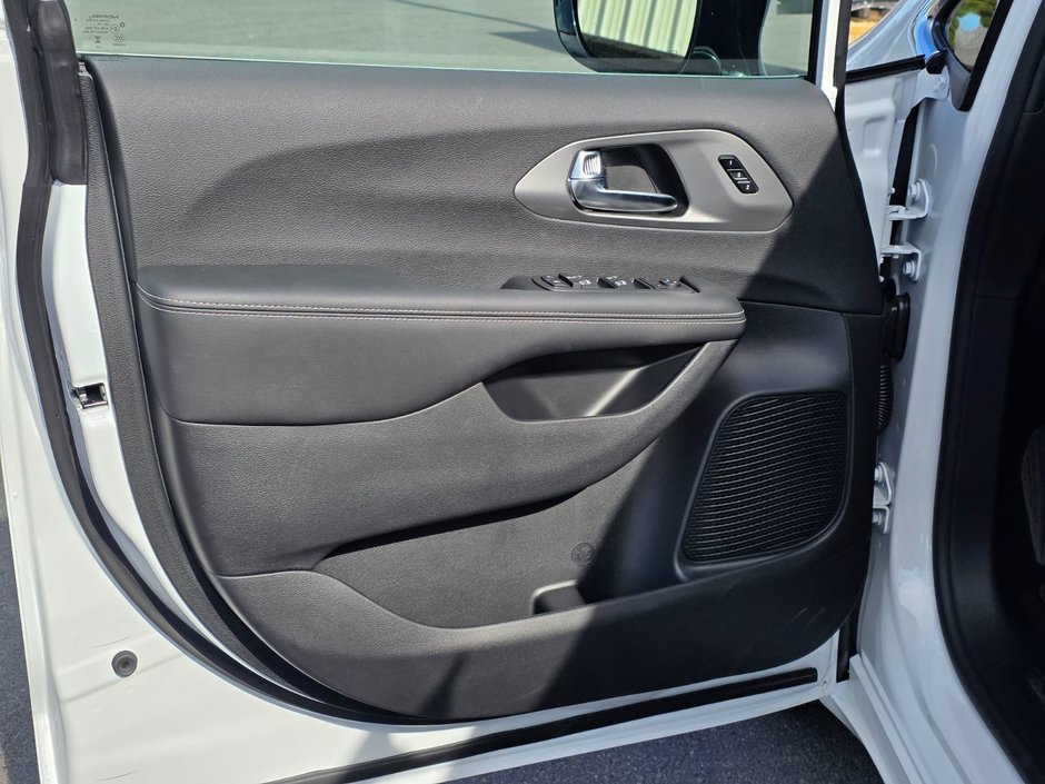 Chrysler PACIFICA SELECT AWD 2026