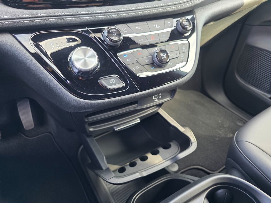 Chrysler PACIFICA SELECT AWD 2026