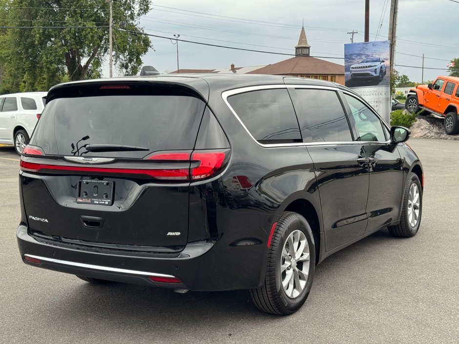 Chrysler Pacifica SELECT AWD 2026