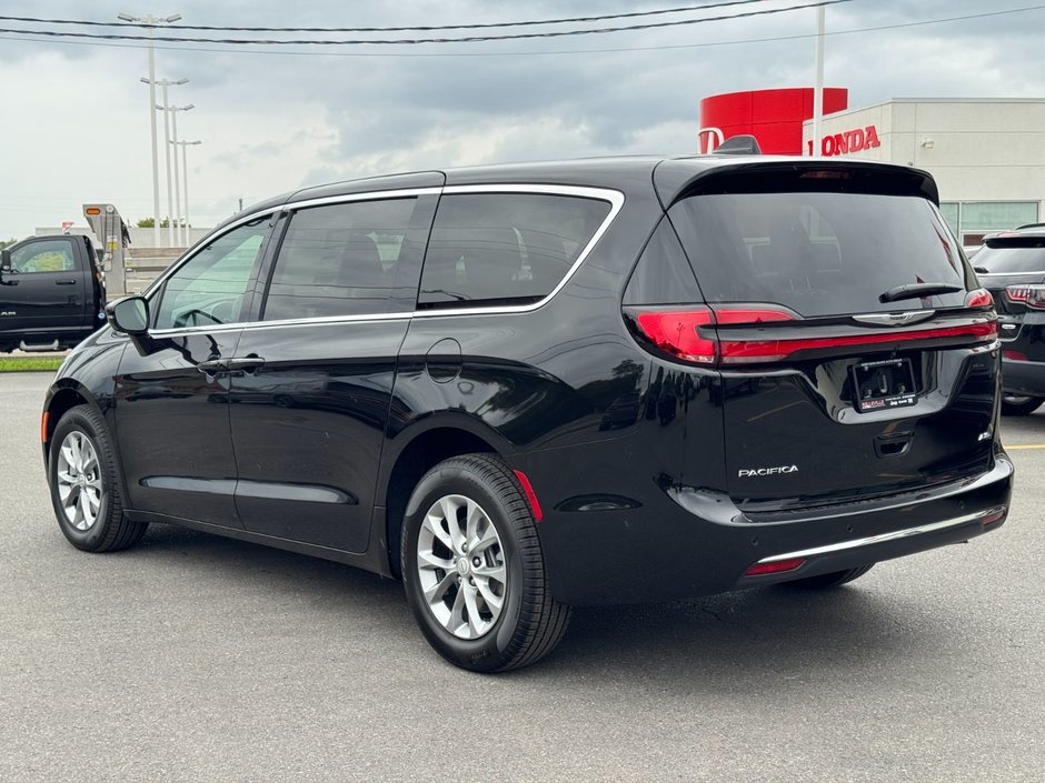 Chrysler Pacifica SELECT AWD 2026