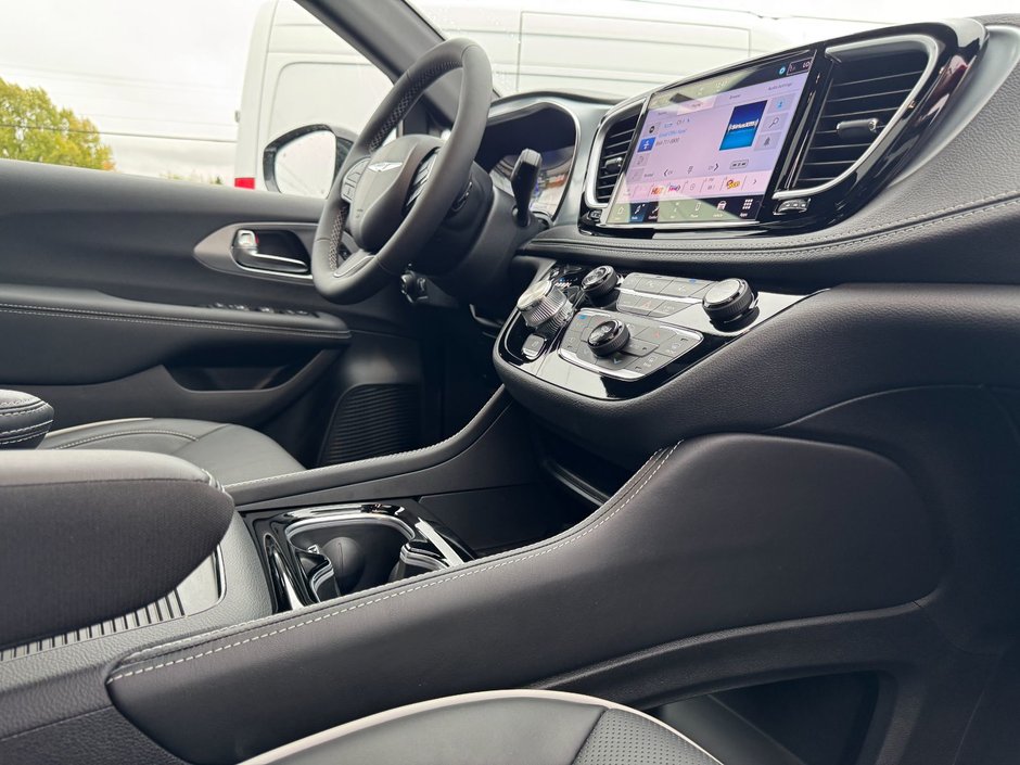 Chrysler PACIFICA LIMITED AWD 2026