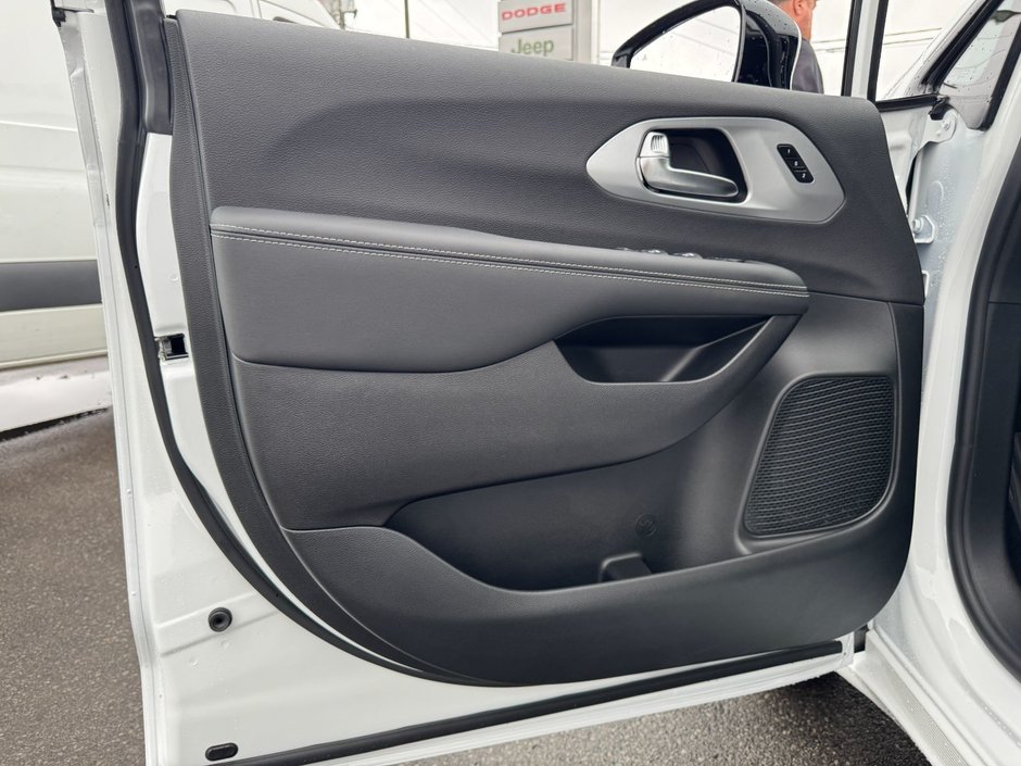 Chrysler PACIFICA LIMITED AWD 2026