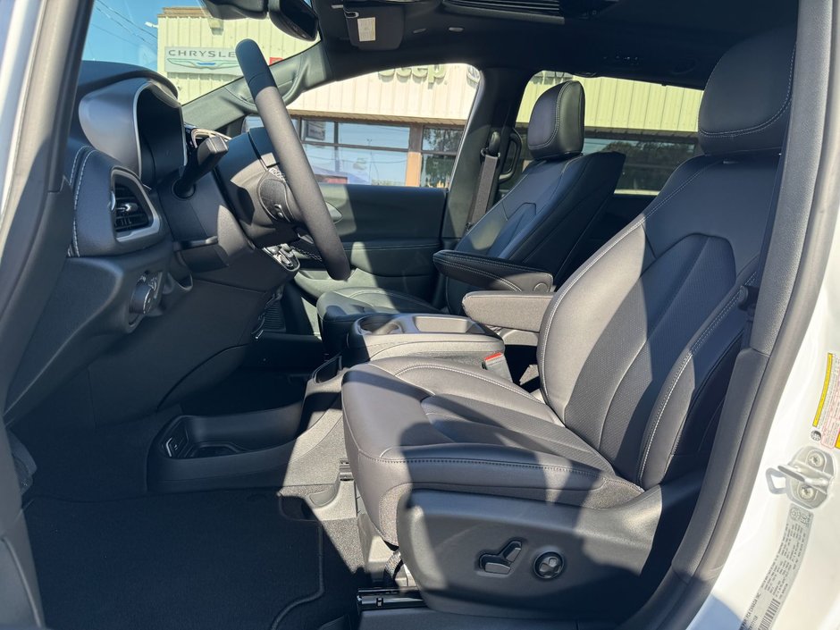 Chrysler PACIFICA SELECT AWD 2026