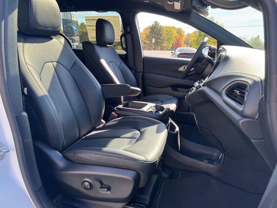 Chrysler PACIFICA SELECT AWD 2026