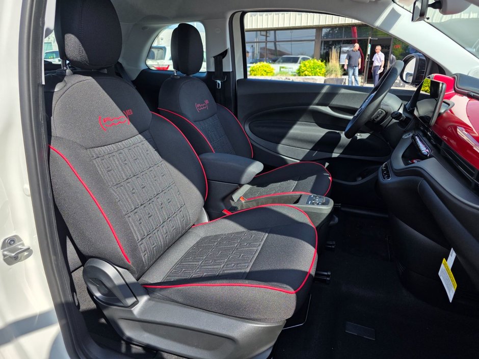 2025 Fiat 500e RED