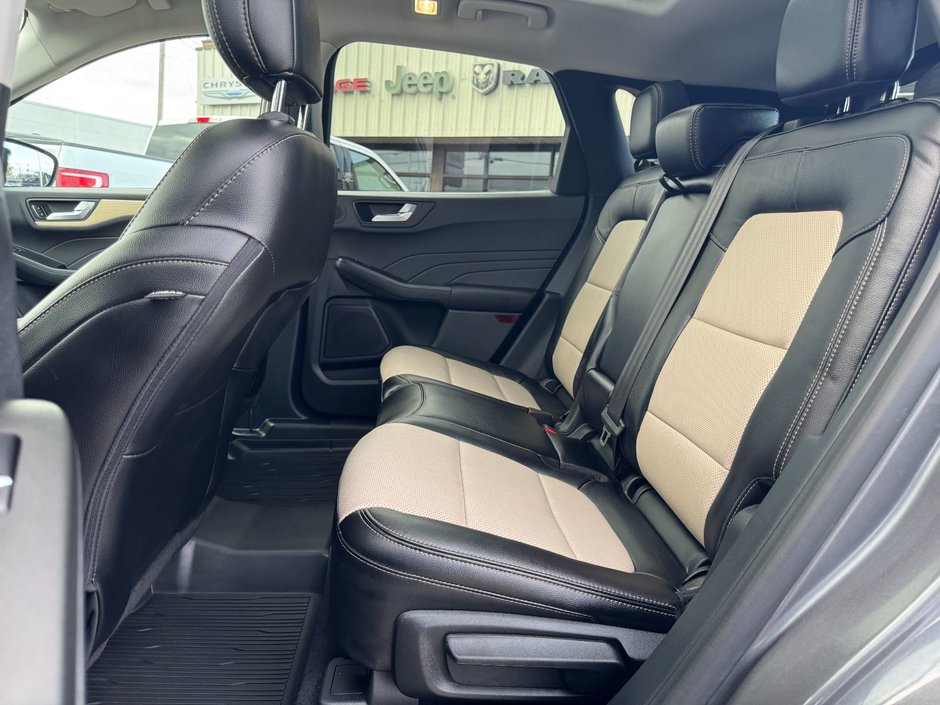 Ford Escape Titanium 2021-30