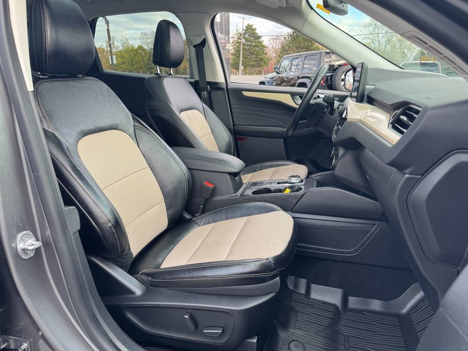 Ford Escape Titanium 2021-8