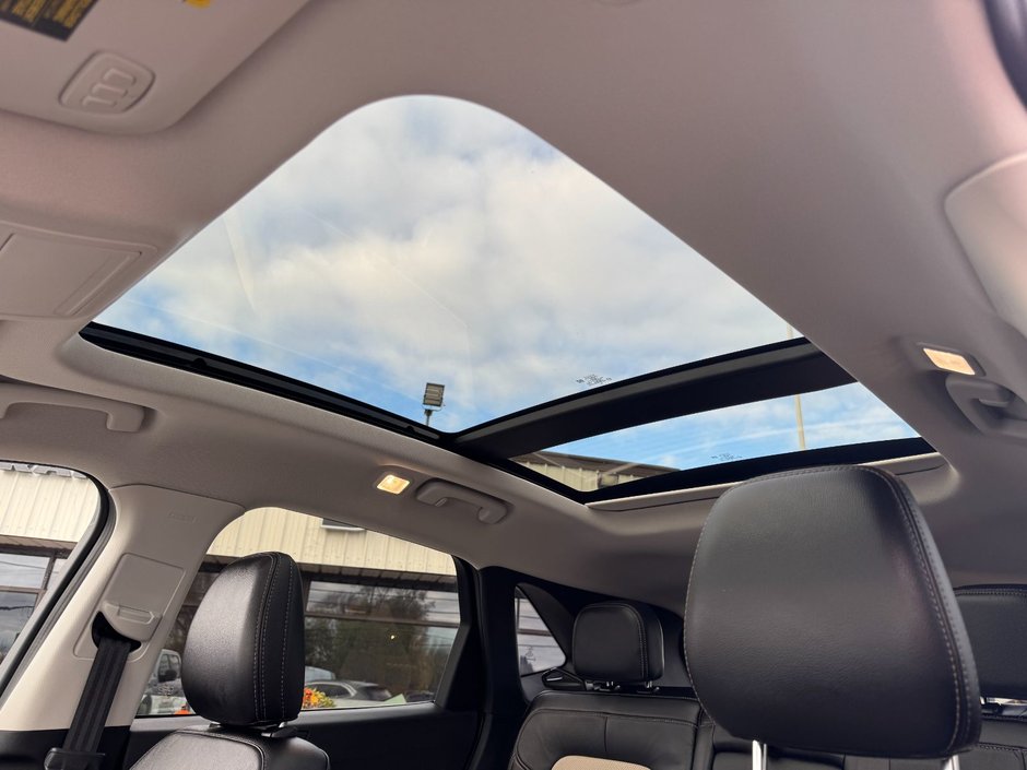 Ford Escape Titanium 2021-26