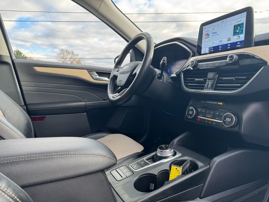 Ford Escape Titanium 2021-17