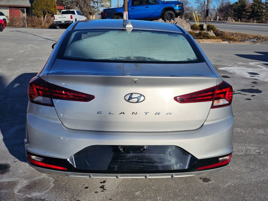 Hyundai Elantra Preferred 2019-35