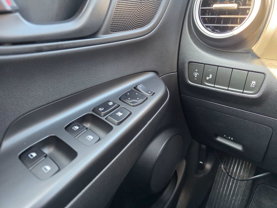 Hyundai Kona 2.0L Preferred 2019 2.0L Preferred / Heated Seats and Steering / Heads
