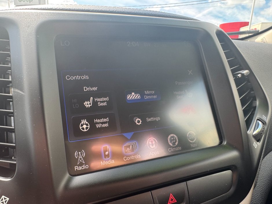 2016 Jeep Cherokee North North / Heated Seats