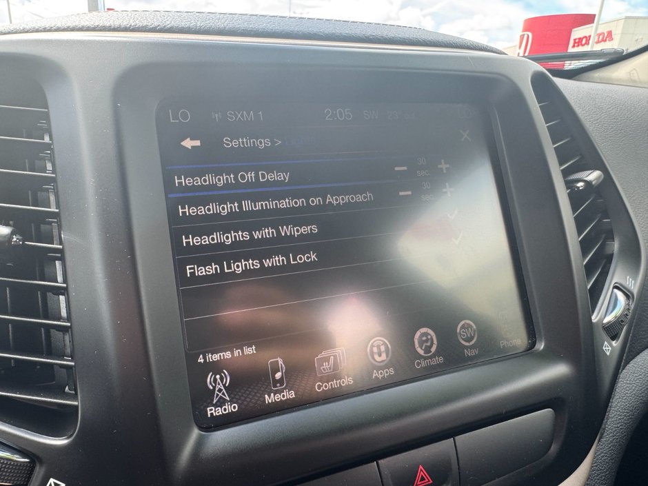 2016 Jeep Cherokee North North / Heated Seats