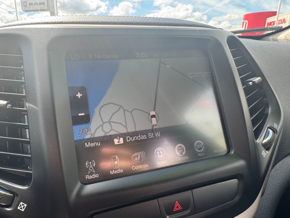 2016 Jeep Cherokee North North / Heated Seats