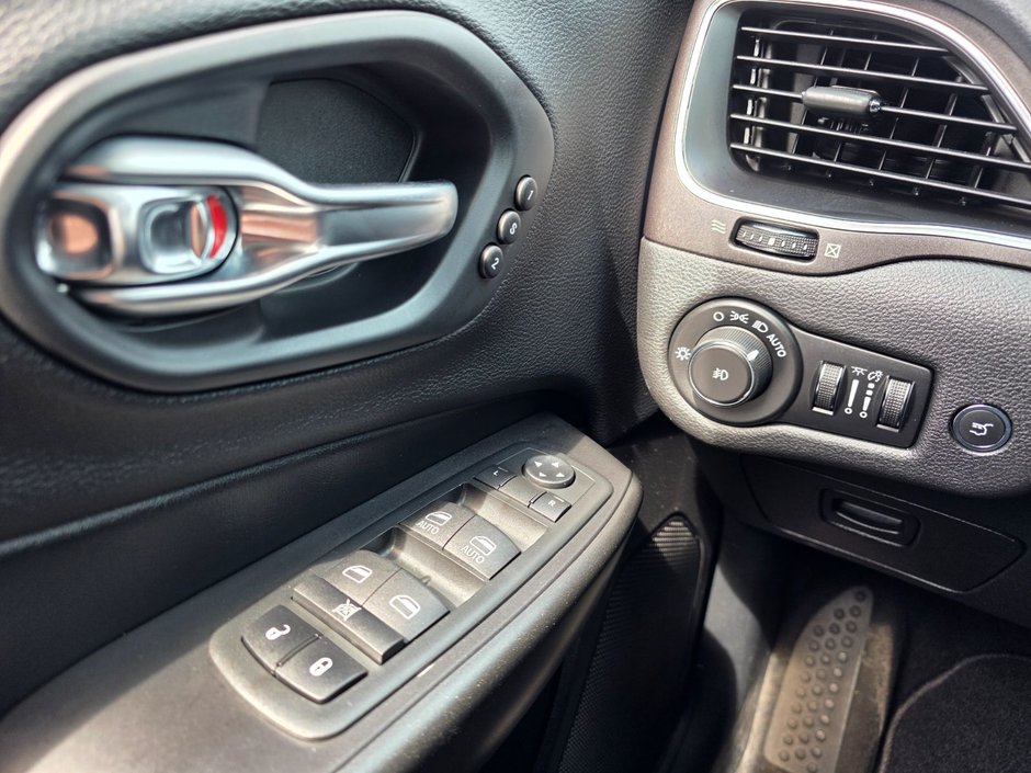 2020 Jeep Cherokee Trailhawk Elite Alpine Sound / Blind Spot Monitoring
