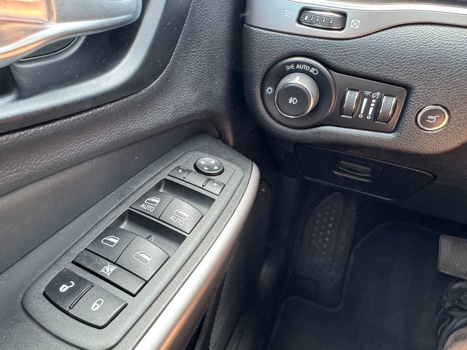2022 Jeep Cherokee North North / Safety / Power Liftgate