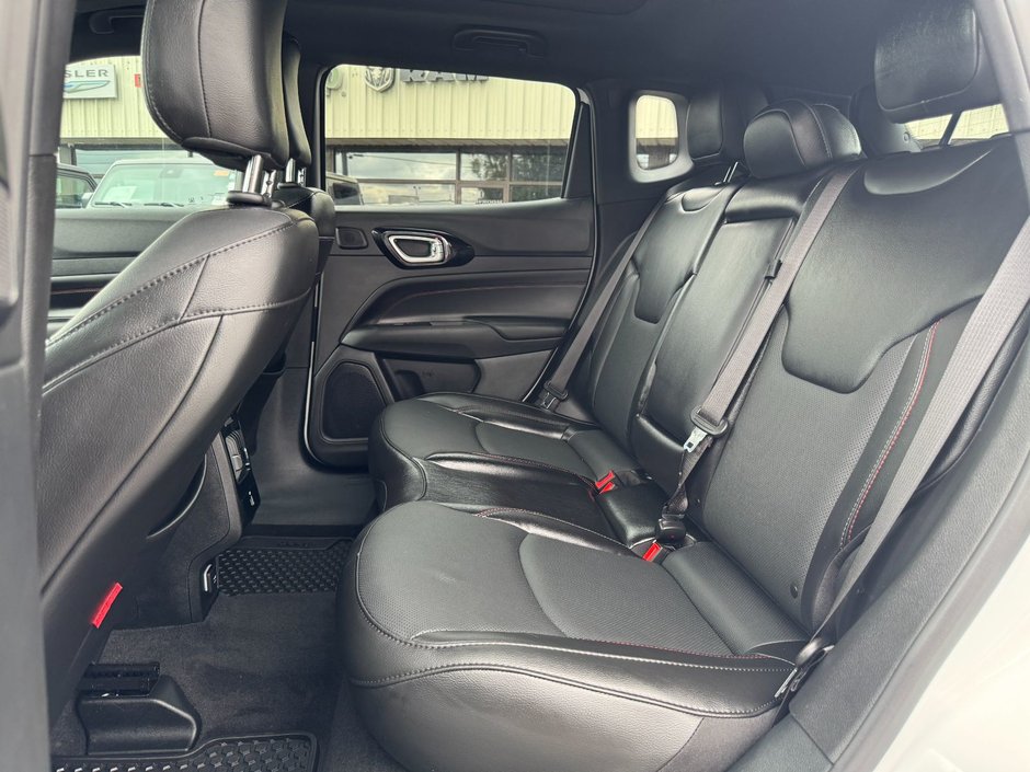 2023 Jeep Compass Trailhawk Trailhawk / Sunroof / 4x4