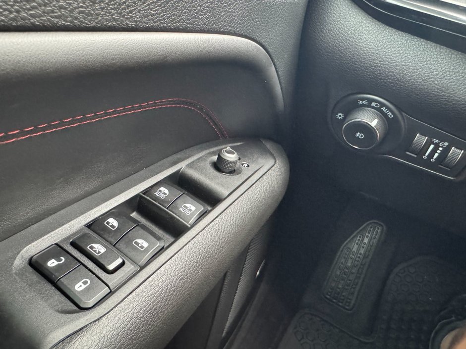 2023 Jeep Compass Trailhawk Trailhawk / Sunroof / 4x4