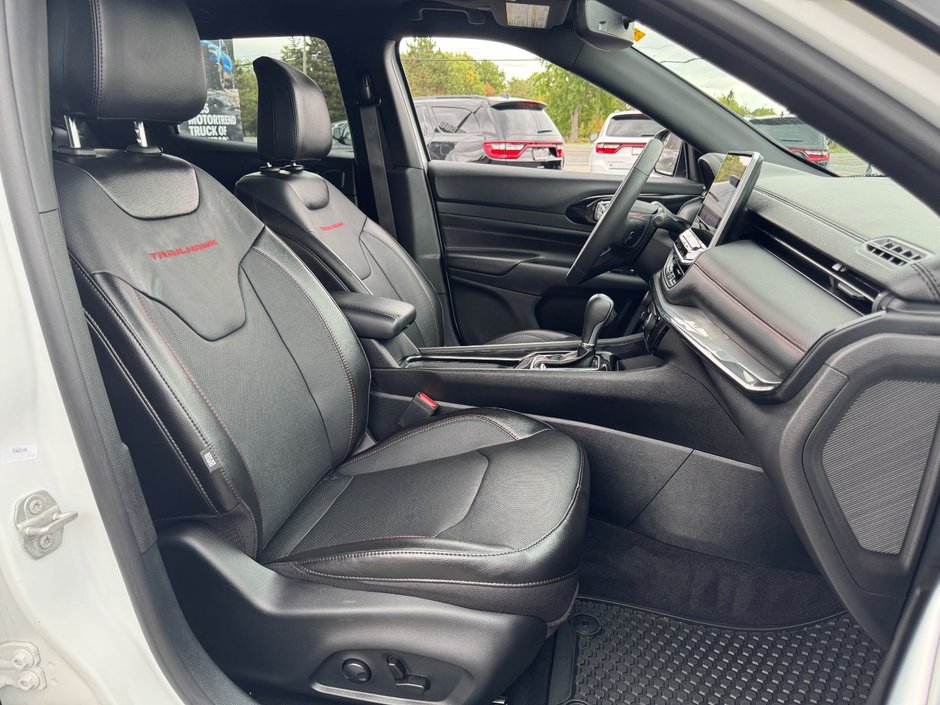2023 Jeep Compass Trailhawk Trailhawk / Sunroof / 4x4