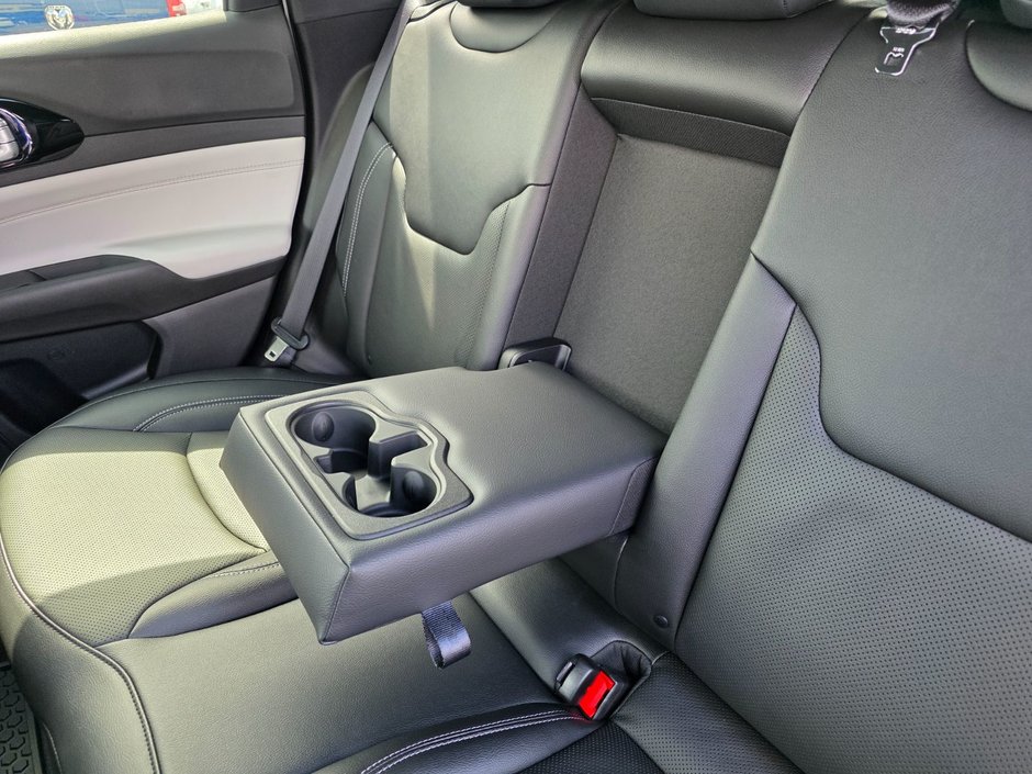 2025 Jeep Compass LIMITED-42