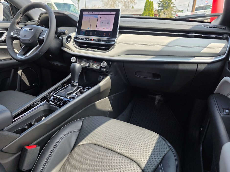 2025 Jeep Compass LIMITED-36