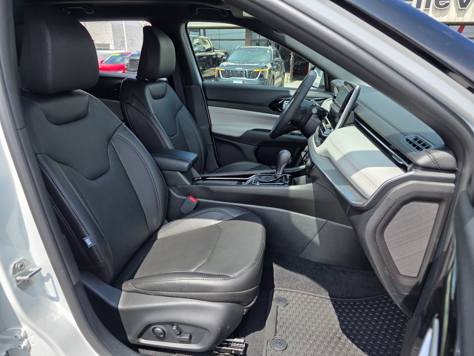 2025 Jeep Compass LIMITED-35