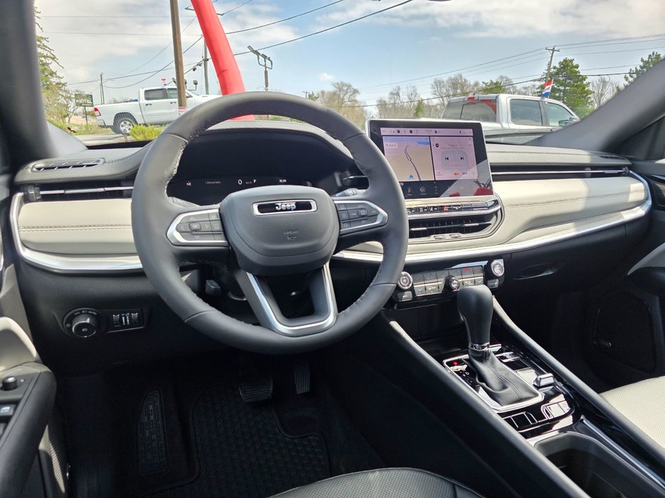 2025 Jeep Compass LIMITED-8