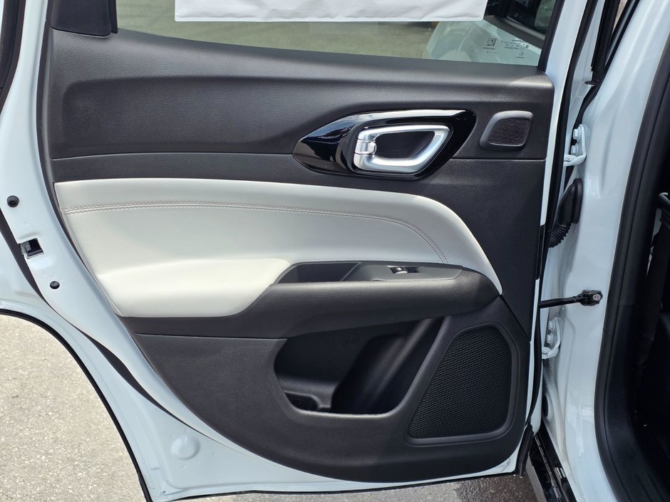 2025 Jeep Compass LIMITED-40
