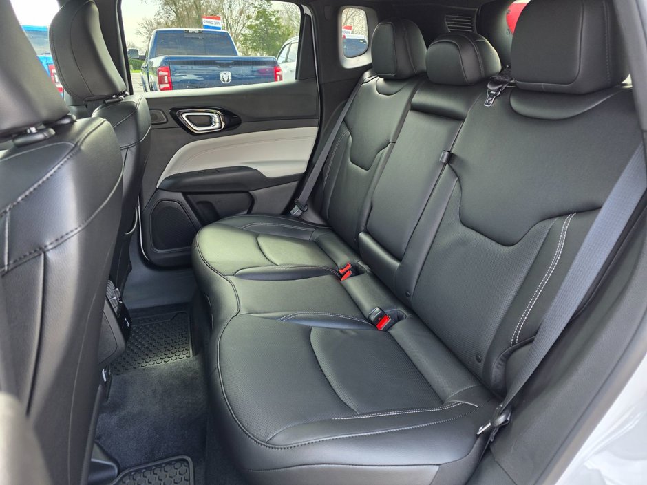 2025 Jeep Compass LIMITED-41