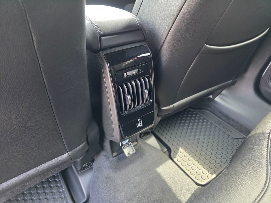 2025 Jeep Compass LIMITED-43