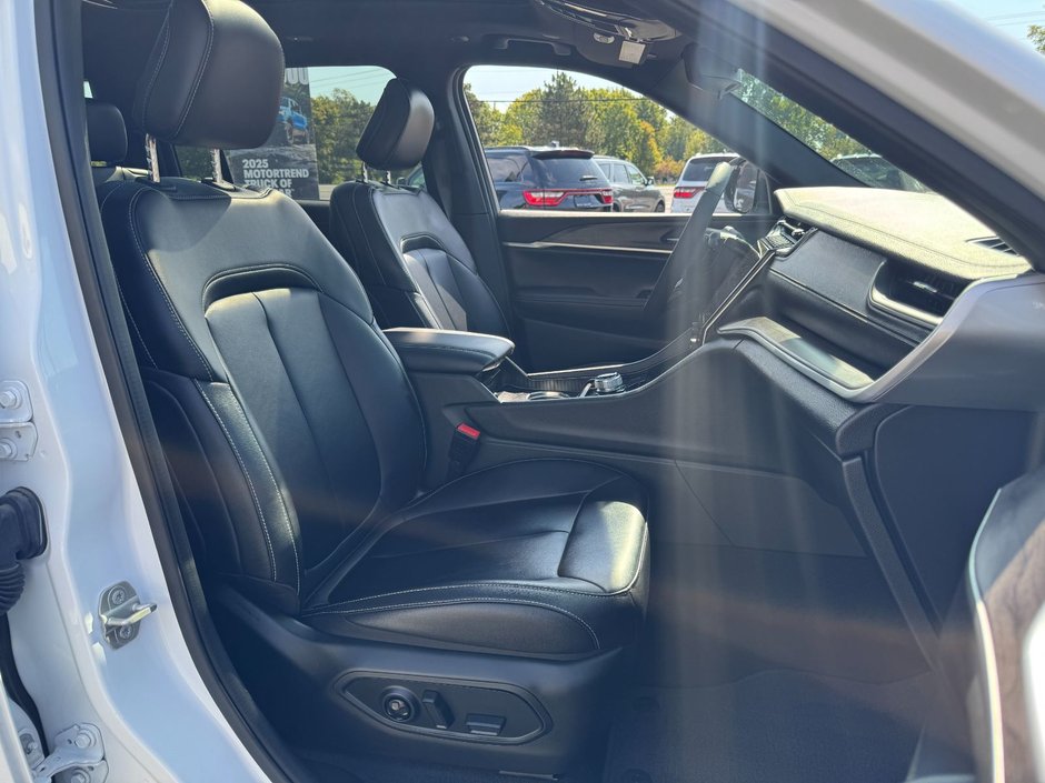 2024 Jeep Grand Cherokee L Limited Limited / Heated Seats / Dual-Pane Sunroof