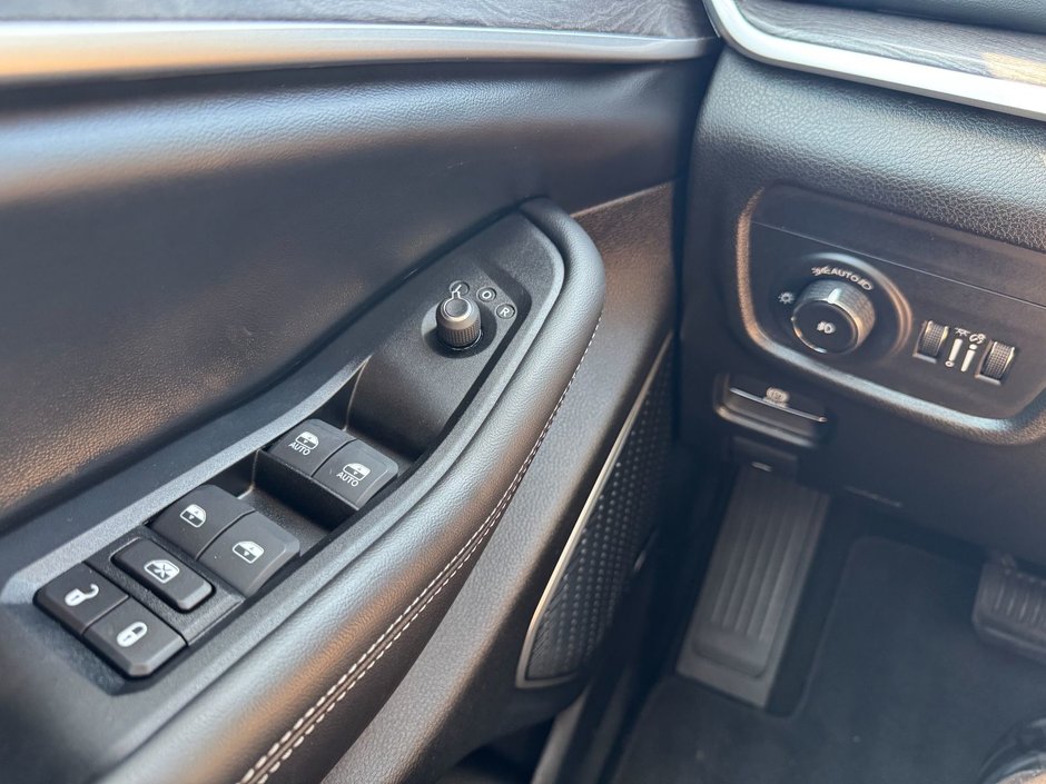 2024 Jeep Grand Cherokee L Limited Limited / Heated Seats / Dual-Pane Sunroof