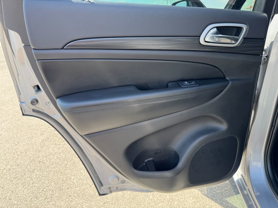 2020 Jeep Grand Cherokee Altitude Altitude Laredo / Sunroof / Heated Seats / 4x4