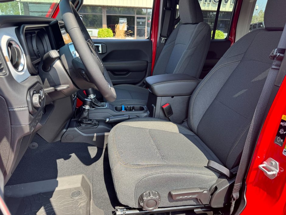 2025 Jeep WRANGLER 4-Door SAHARA