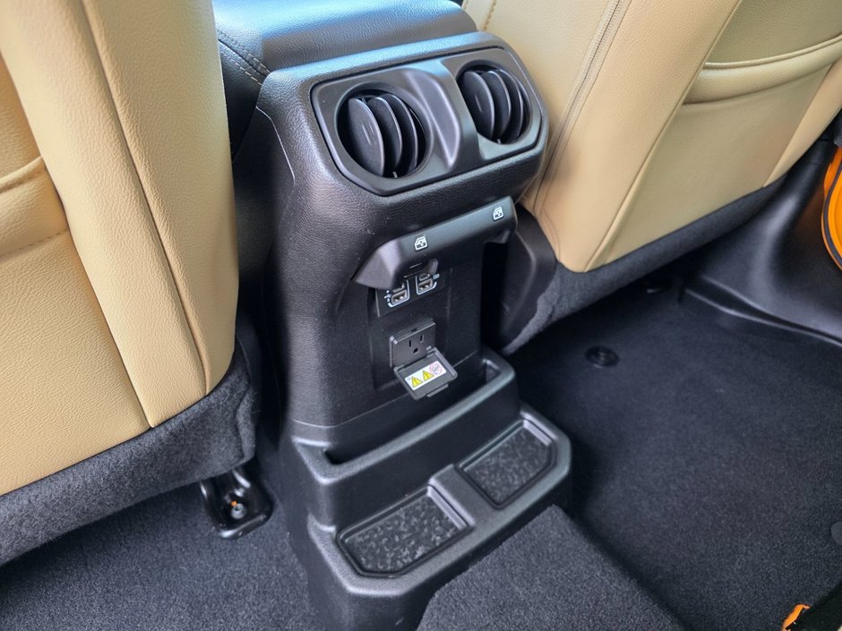 2018 Jeep Wrangler Unlimited Unlimited Sahara Unlimited Sahara / Heated Leather Seats