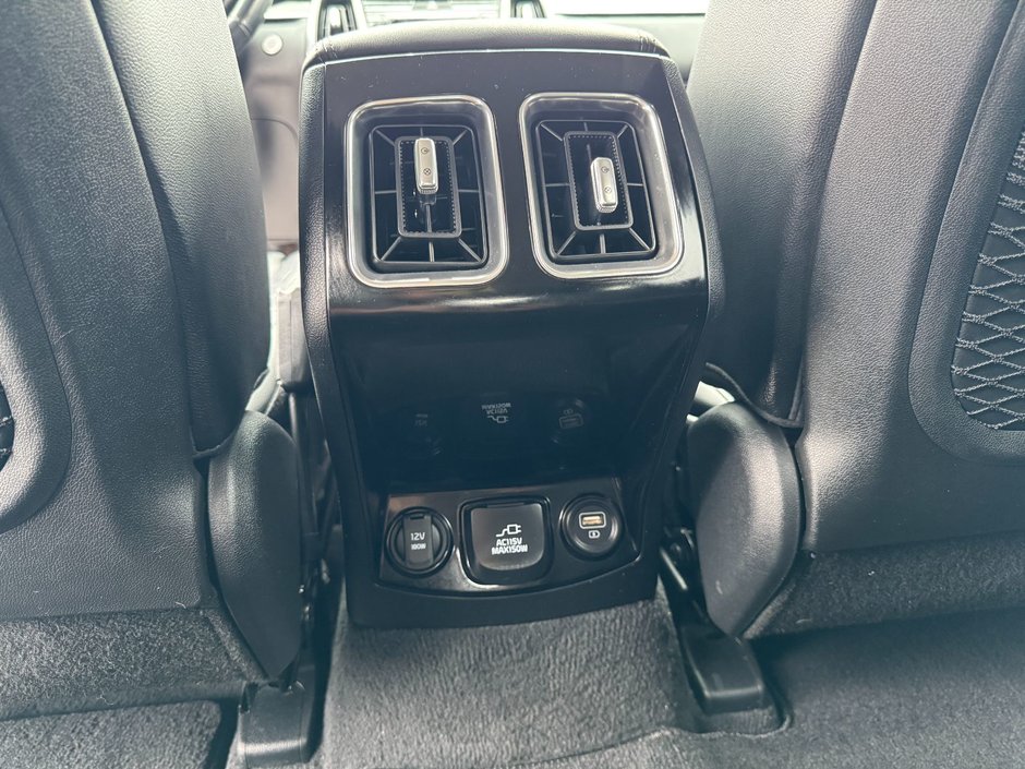 2023 Kia Sorento SX SX / Heated and Vented Seats
