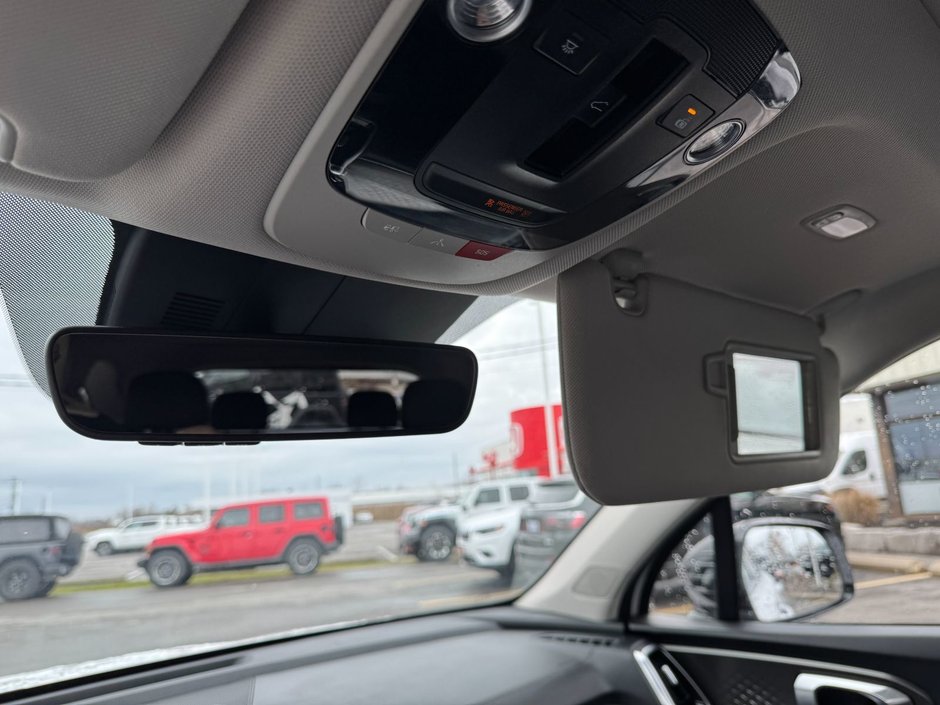 2023 Kia Sorento SX SX / Heated and Vented Seats