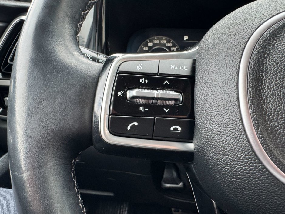 2023 Kia Sorento SX SX / Heated and Vented Seats