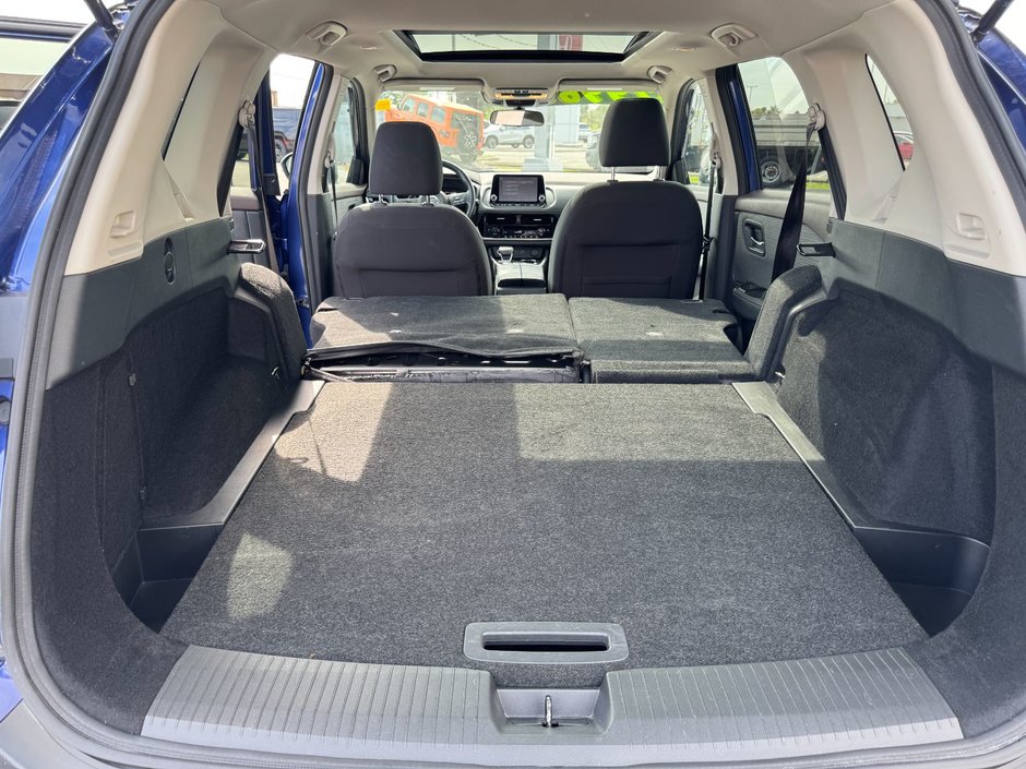 2021 Nissan Rogue SV SV / Moonroof / Heated Seats / Apple Carplay / And