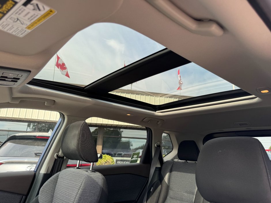 2021 Nissan Rogue SV SV / Moonroof / Heated Seats / Apple Carplay / And