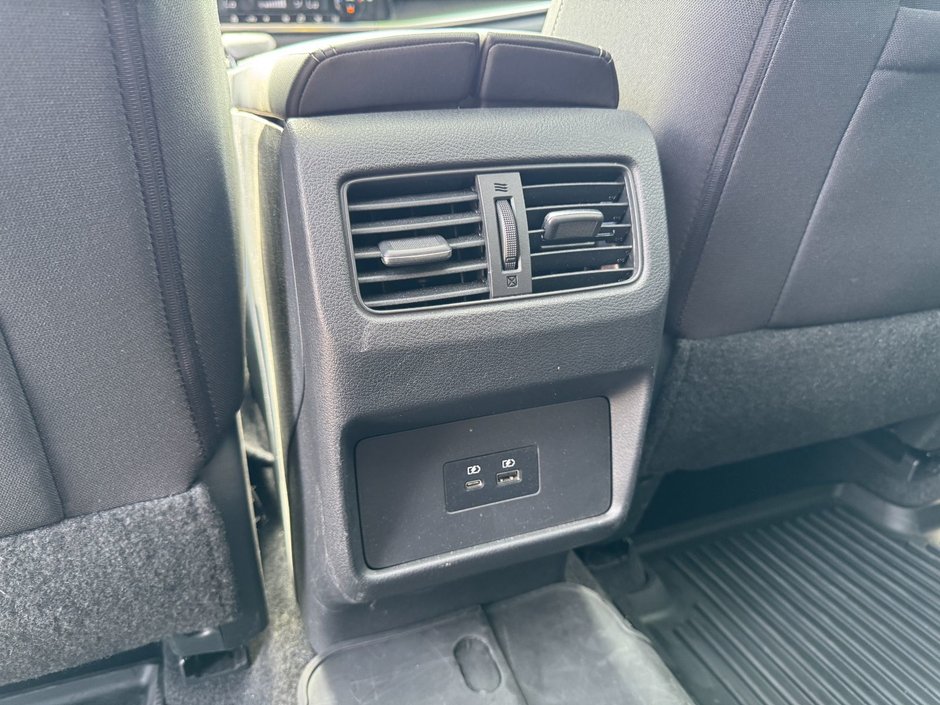 2021 Nissan Rogue SV SV / Moonroof / Heated Seats / Apple Carplay / And