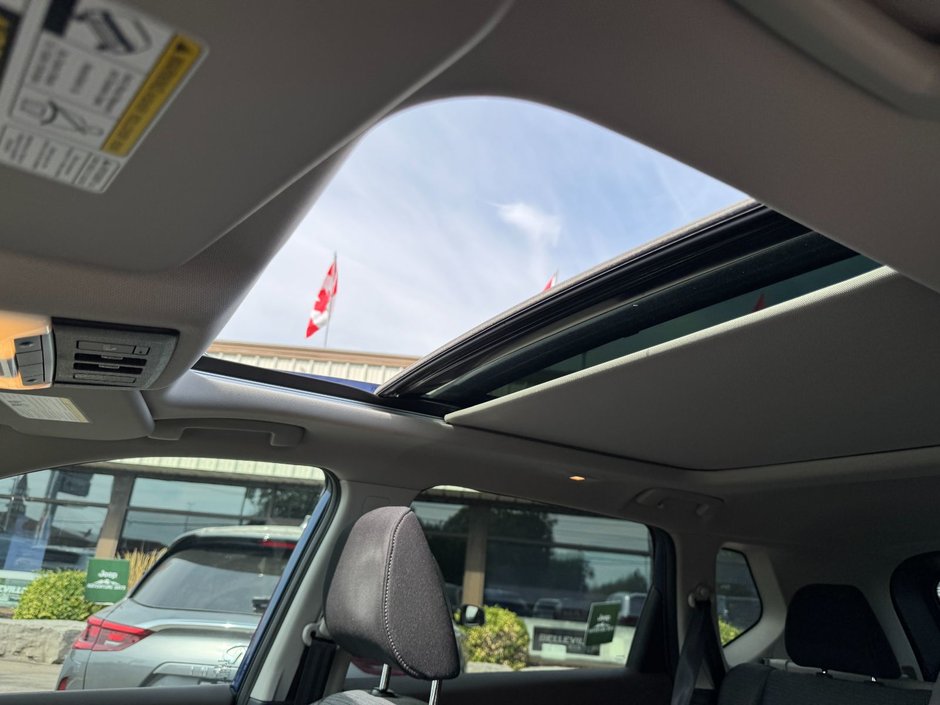 2021 Nissan Rogue SV SV / Moonroof / Heated Seats / Apple Carplay / And