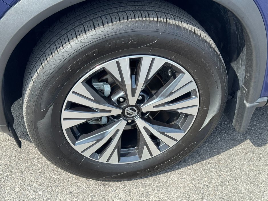 2021 Nissan Rogue SV SV / Moonroof / Heated Seats / Apple Carplay / And