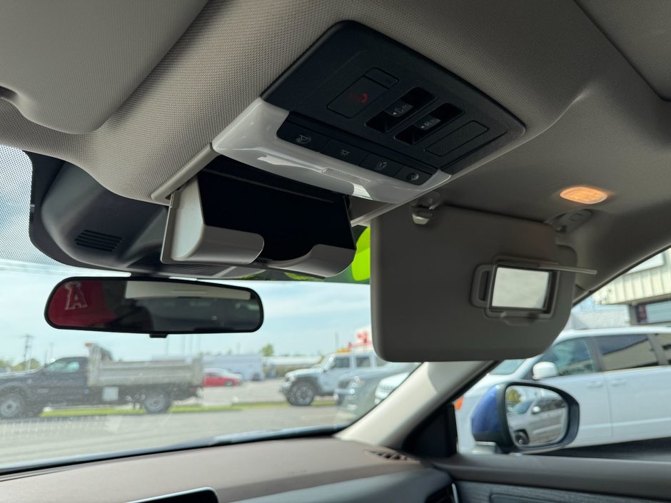 2021 Nissan Rogue SV SV / Moonroof / Heated Seats / Apple Carplay / And